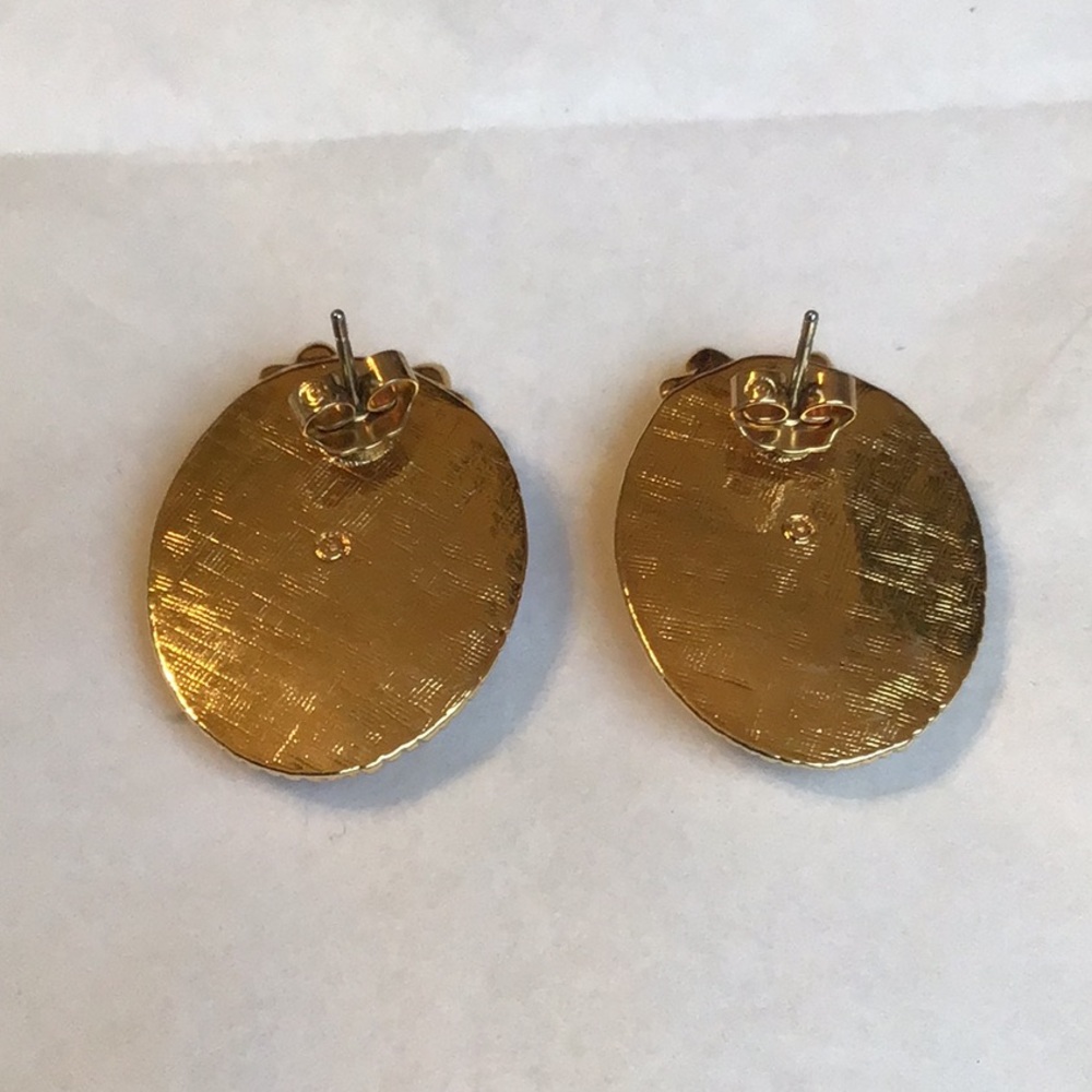 Vintage Avon Victorian Cameo Silhouette Earrings - Picture 4 of 8